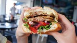 Khoai tây chiên, hamburger và những loại thức ăn làm giảm tuổi thọ