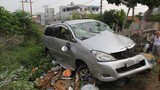 Video: Khoảnh khắc ôtô bị xe lửa tông khi băng qua đường tại Phú Yên