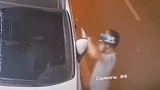 Video: Tên trộm dùng dao cắt gương ôtô nhanh như chớp