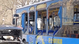 Video: Xế hộp phát nổ cạnh xe buýt khiến 8 người bị thương