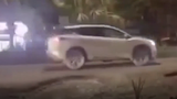 Video: phương tiện bị hất tung khi tông vào ổ gà ngập nước