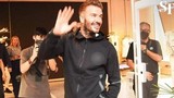 David Beckham gây sốt vì ở lại kê dọn bàn ghế sau sự kiện