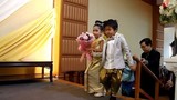 Đám cưới của cặp song sinh 8 tuổi để ‘xua đuổi vận đen’