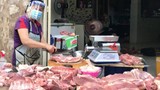 Nghịch lý giá thịt lợn: Giảm từ chuồng đến chợ
