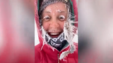 Video: Cô gái bị đông cứng giữa trời tuyết -51 độ C ở Mỹ