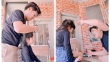 Trường Giang trổ tài cắt tóc cho con gái cưng, kết quả bất ngờ