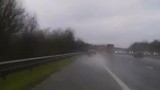 Video: Cảnh sát rượt đuổi tài xế chạy xe với tốc độ tới 233 km/h
