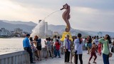 Lạ lẫm bức tượng cá ngựa phun nước ở Campuchia