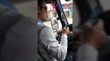 Video: Tài xế lái xe buýt bằng khuỷu tay, hành khách sợ chết khiếp