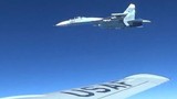 Khoảnh khắc Su-27 Nga chặn máy bay Mỹ trên biển Baltic