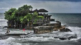 Ngắm miếu Hải Thần sừng sững giữa sóng dữ trên đảo Bali