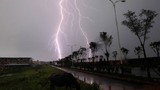Cảnh báo mưa dông bất thường trên khu vực nội thành Hà Nội