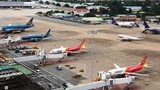 Các hãng hàng không đồng loạt tăng giá vé máy bay và phí dịch vụ