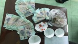 Xóc đĩa ăn tiền, 30 người bị bắt sau buổi tiệc tân gia