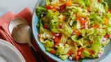 Thường xuyên ăn salad để giảm cân, nữ sinh đi cấp cứu vì một sai lầm