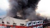Nhà kho hàng ngàn m2 sập đổ sập sau hỏa hoạn