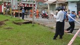 Hoảng hốt vì hố ga phát nổ giữa trời mưa ở Sài Gòn