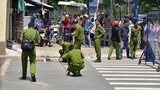 Kinh hoàng hai thanh niên chém gục nhau giữa phố Sài Gòn
