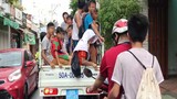 Ôtô UBND phường chở hàng chục trẻ em trên thùng xe gây sốc