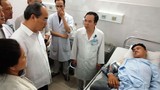 Bí thư TP HCM Nguyễn Thiện Nhân đến bệnh viện thăm các hiệp sĩ