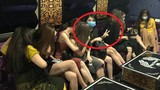 Hành động “khó đỡ” của nữ tiếp viên karaoke khi bị kiểm tra