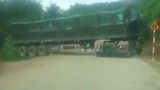 Choáng màn quay đầu xe tải “khủng” của tài xế Yên Bái
