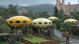 Khung cảnh hoang tàn đến lạnh người bên trong ngôi làng UFO ở Đài Loan