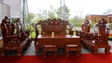Bộ bàn ghế chạm rồng giá gần 1 tỷ của đại gia Việt