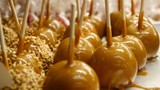 Hàng chục người chết và ngộ độc do ăn caramel táo