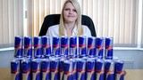 Cô gái chỉ sống sót nếu uống 24 lon Red Bull mỗi ngày