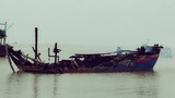 Tàu cá của ngư dân Thanh Hóa bị cháy rụi khi đang neo đậu