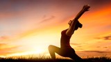 Các động tác yoga chào mặt trời khơi dậy năng lượng tích cực ngày mới 