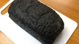 Tận mục loại bánh mì “đen như than” gây sốt ở Nhật