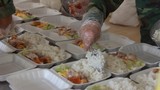 "Đột nhập" bếp ăn quân đội phục vụ hàng trăm người ở khu cách ly Hà Nội
