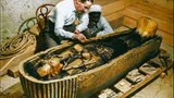 'Khoảnh khắc vàng' lúc mở quan tài vua Tutankhamun