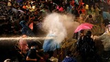Cảnh sát Thái Lan dùng vòi rồng trấn áp người biểu tình