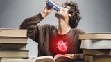 Suy tim vì uống nước tăng lực liên tục: Lời cảnh báo giới trẻ