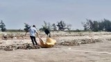 Nam Định: Phát hiện thi thể nam giới đang phân huỷ trôi dạt vào bờ biển