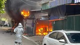Cháy bãi xe tự phát ở Hà Nội, 5 ô tô bị hư hỏng
