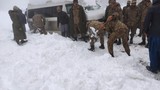 21 người chết rét ở Pakistan do tắc đường giữa mưa tuyết