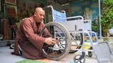 Sư thầy tái chế hàng ngàn chiếc xe lăn ‘đặc biệt’ cho người khuyết tật