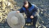 Phát hiện nhiều phiến đá khủng giống hệt UFO, chuyên gia "đau đầu" giải mã