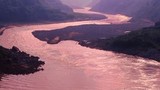 Dòng sông bí ẩn nhất Trung Quốc, cứ mưa xuống là đỏ au như... máu 