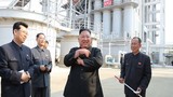 Hình ảnh ông Kim Jong Un “tái xuất” trong lễ khánh thành một nhà máy