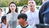 Đi ăn cưới Đoàn Văn Hậu, bạn gái Quang Hải có "giao diện" lạ