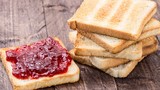 Loạt tác hại nguy hiểm của việc thường xuyên ăn sáng bánh mì