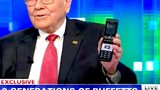 Warren Buffett chê iPhone X, tỷ phú khác dùng điện thoại gì?
