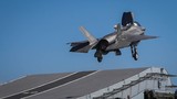 F-35 Mỹ lần đầu tiên hạ cánh lên tàu sân bay nước ngoài