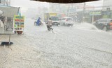 Đón trận mưa "vàng", nhiều tuyến đường ở TP HCM ngập úng