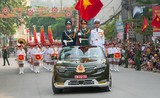 VinFast VF8 mui trần dẫn đoàn diễu binh mừng chiến thắng Điện Biên Phủ